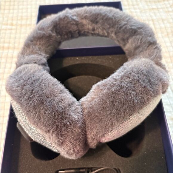 Aroma Season Ear Warmer rechargeable with charging cord in box grey. - Picture 4 of 7